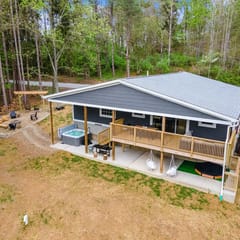 Hidden Hills Haven - Hot Tub, Fire Pit, Pool Table