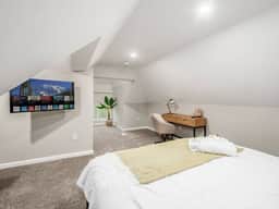 OSU Retreat: 5BR Boho Home with Free Parking - Image 5
