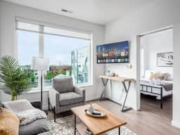 Luxury Gray & Gold Executive Suite in Heart of Columbus - Image 3