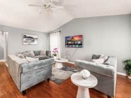 DUBLIN GETAWAY - NEAR COLUMBUS! - Image 2