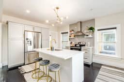 Big City Living at its Best! - Image 5