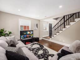 Schiller Park Cottage! - Image 2