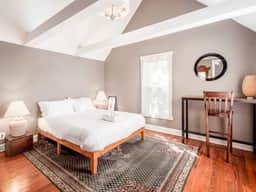 The Vintage Getaway - 3 Bedrooms - Columbus! - Image 3