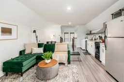Columbus Getaway! Stylish Apartment! - Image 2