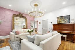 Luxury Rose Manor - Perfect for Bachelorettes! - Image 2