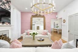 Luxury Rose Manor - Perfect for Bachelorettes! - Image 5
