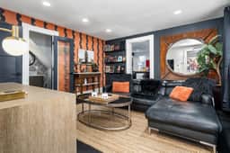 Mozart Flat with Hot Tub! Free Parking! - Image 3