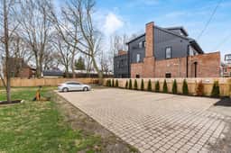 Galla House On High Street! FREE Parking! - Image 3