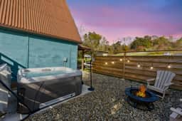 The Nest: Pickleball Court, Hot Tub, Hiking - Image 5