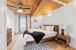White Lantern Cabin: Pickleball & Hot tub - Image 3