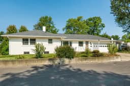 Fox Island Lakefront Retreat - Image 4