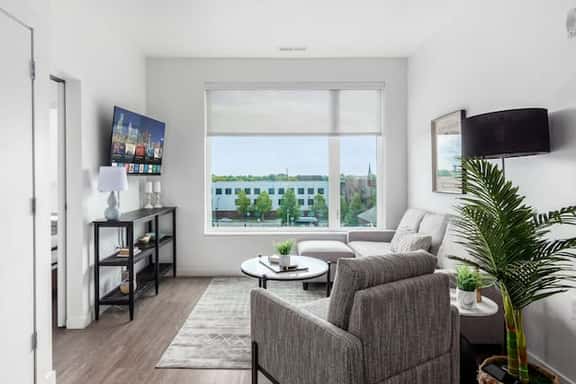 The Modern Chic 1BR Executive Suite l 24/7 Gym - Image 1
