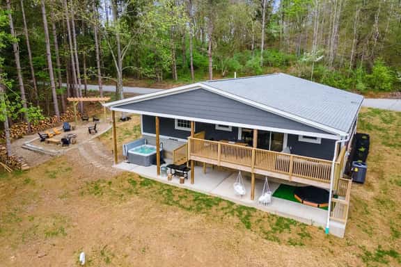 Hidden Hills Haven - Hot Tub, Fire Pit, Pool Table - Image 1