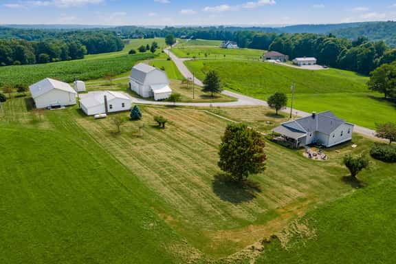 Sugar Grove Farmhouse - Hocking Hills! - Hot Tub! - Image 1