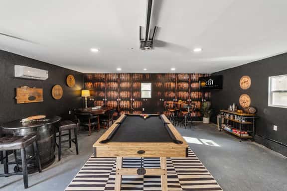 Barrel House: Hot Tub & Game Room - Image 1