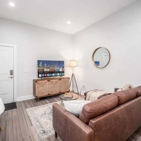 Gorgeous Getaway -1BR- Columbus! - Image 1