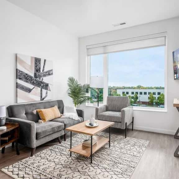 Luxury Gray & Gold Executive Suite in Heart of Columbus - Image 1