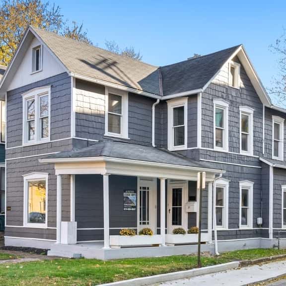 Galla House On High Street! FREE Parking! - Image 1