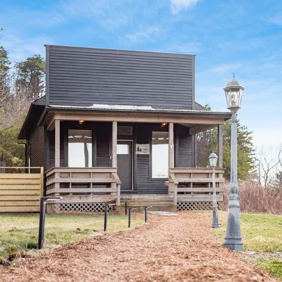 Copper & Oak House - Pickleball, Hot Tub, Trails - Image 1