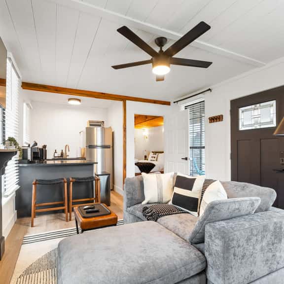 White Lantern Cabin: Pickleball & Hot tub - Image 1