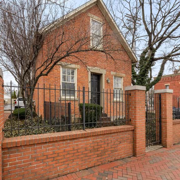 Nightingale Cottage - Near NCH! - Image 1