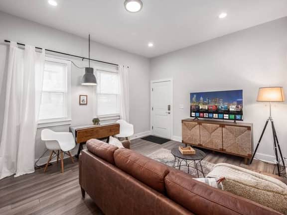 Gorgeous Getaway -1BR- Columbus! - Image 2
