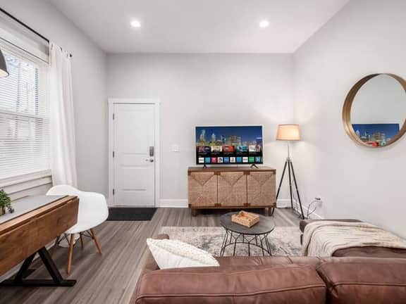 Gorgeous Getaway -1BR- Columbus! - Image 4
