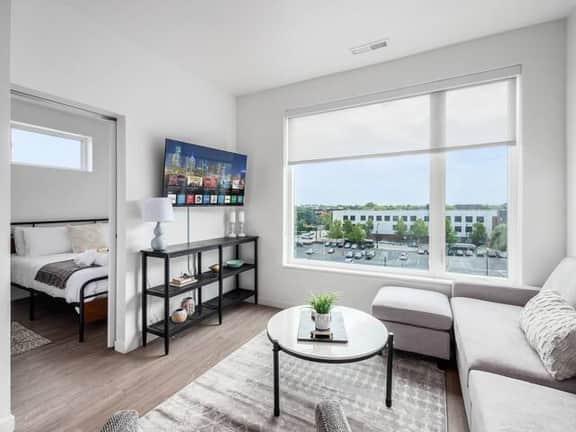 The Modern Chic 1BR Executive Suite l 24/7 Gym - Image 2