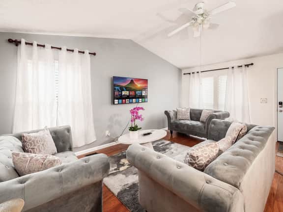 DUBLIN GETAWAY - NEAR COLUMBUS! - Image 4
