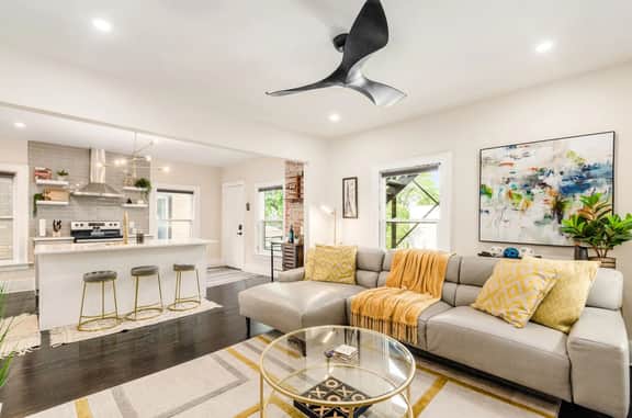 Big City Living at its Best! - Image 3