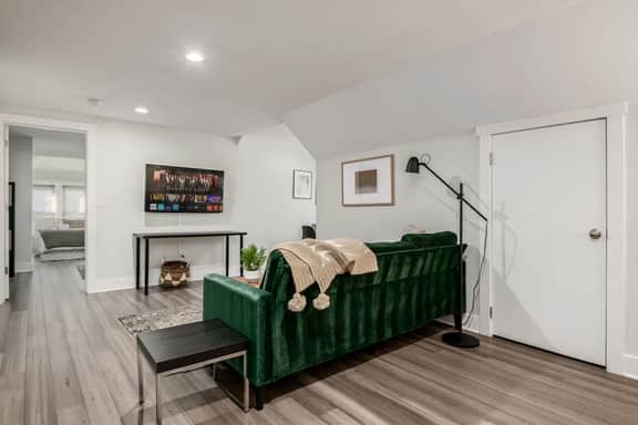Columbus Getaway! Stylish Apartment! - Image 4