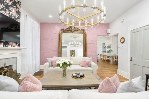 Luxury Rose Manor - Perfect for Bachelorettes! - Image 5