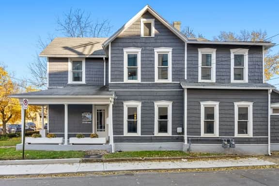 Galla House On High Street! FREE Parking! - Image 5