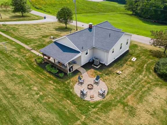 Sugar Grove Farmhouse - Hocking Hills! - Hot Tub! - Image 3