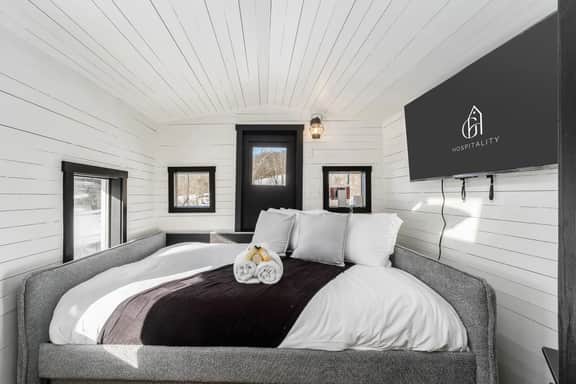 The Caboose + Pickleball, Hot Tub, Private Trail - Image 2