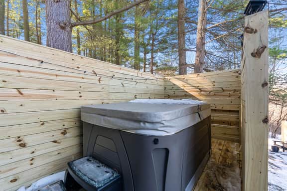 Pine Hills Cottage + Hot tub I Fire Pit - Image 4