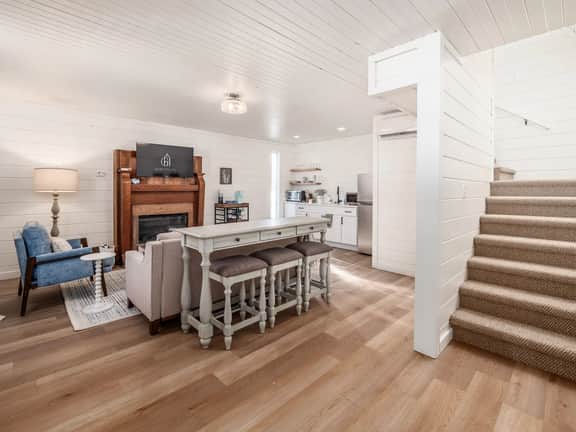 The Nest: Pickleball Court, Hot Tub, Hiking - Image 2