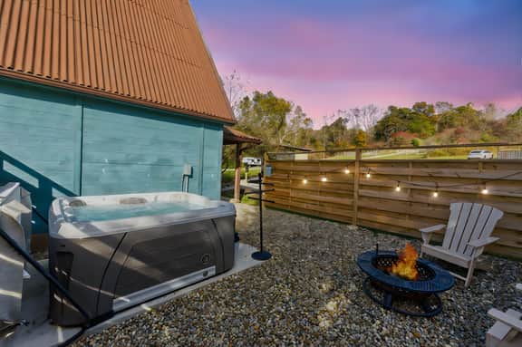 The Nest: Pickleball Court, Hot Tub, Hiking - Image 5