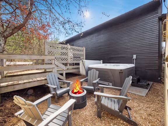 Copper & Oak House - Pickleball, Hot Tub, Trails - Image 4