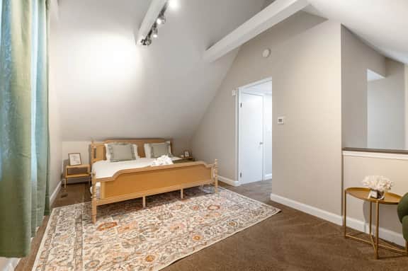 Nightingale Cottage - Near NCH! - Image 5