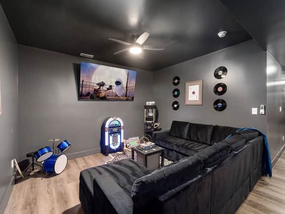 Rock & Roll House: PingPong, Hot Tub, Theatre Area - Image 5