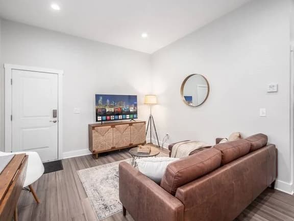 Gorgeous Getaway -1BR- Columbus! - Image 1