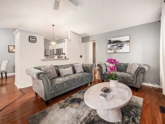 DUBLIN GETAWAY - NEAR COLUMBUS! - Image 1