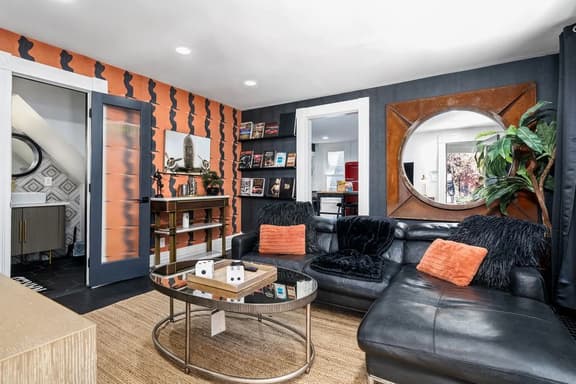 Mozart Flat with Hot Tub! Free Parking! - Image 1