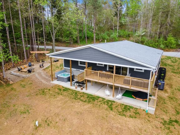 Hidden Hills Haven - Hot Tub, Fire Pit, Pool Table - Image 1