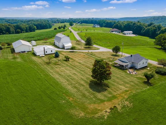 Sugar Grove Farmhouse - Hocking Hills! - Hot Tub! - Image 1