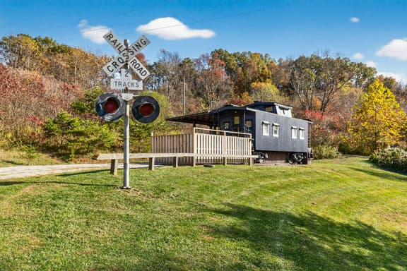The Caboose + Pickleball, Hot Tub, Private Trail - Image 1