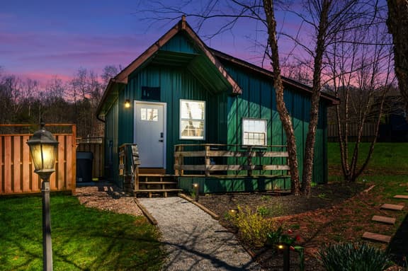 Scouts Cottage - Pickleball Court, Hot Tub, Trails - Image 1